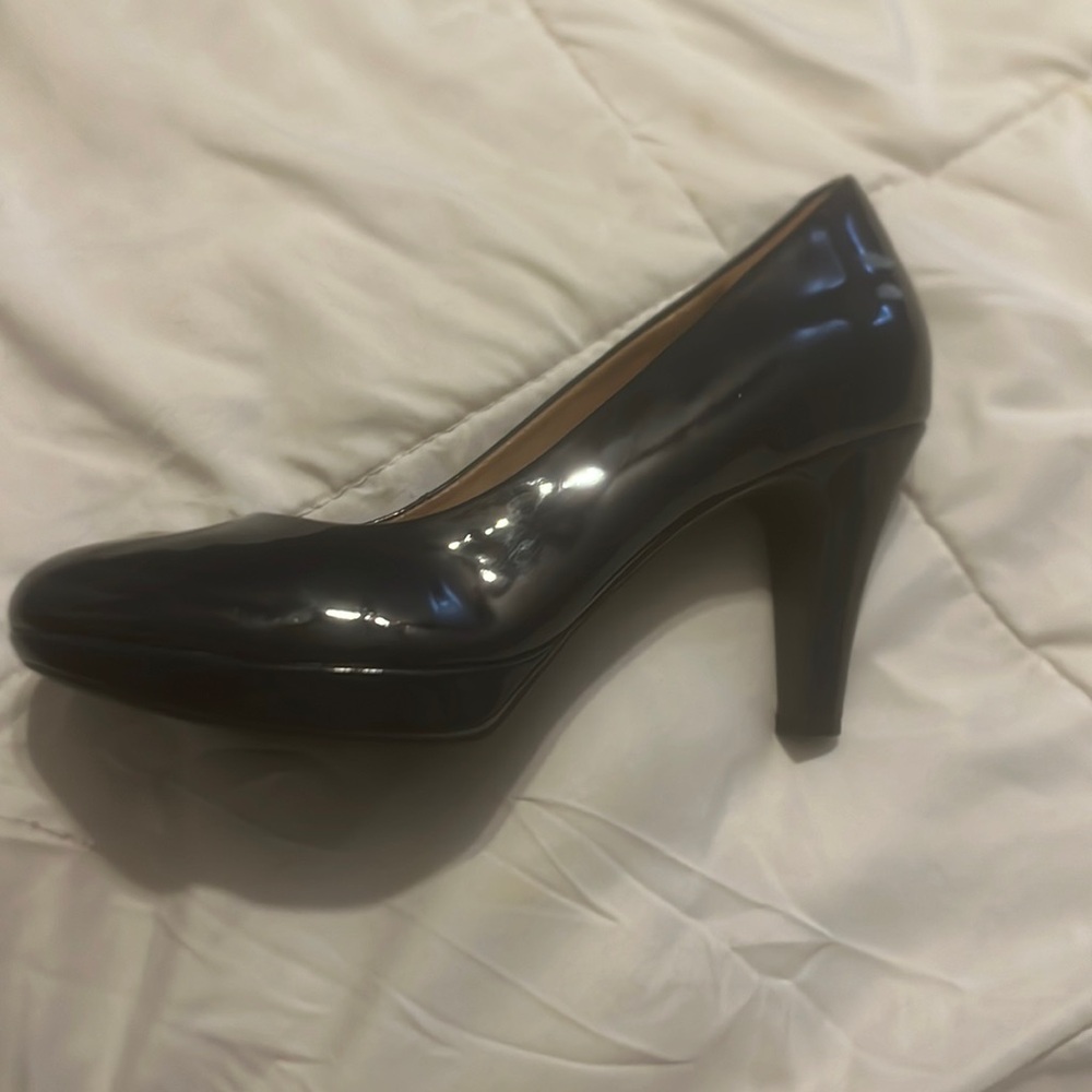 Clarks cushioned pump
